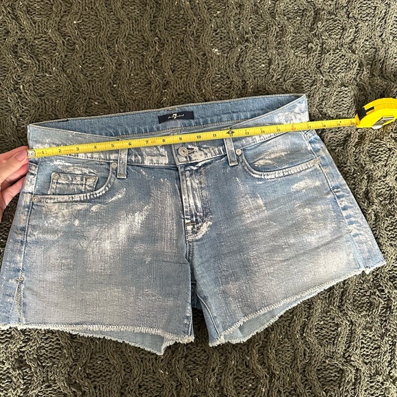 7 For All Mankind Silver Metallic denim shorts Size 28 - Picture 8 of 9